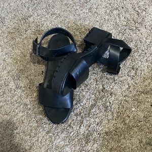 Black Platform Sandals✨